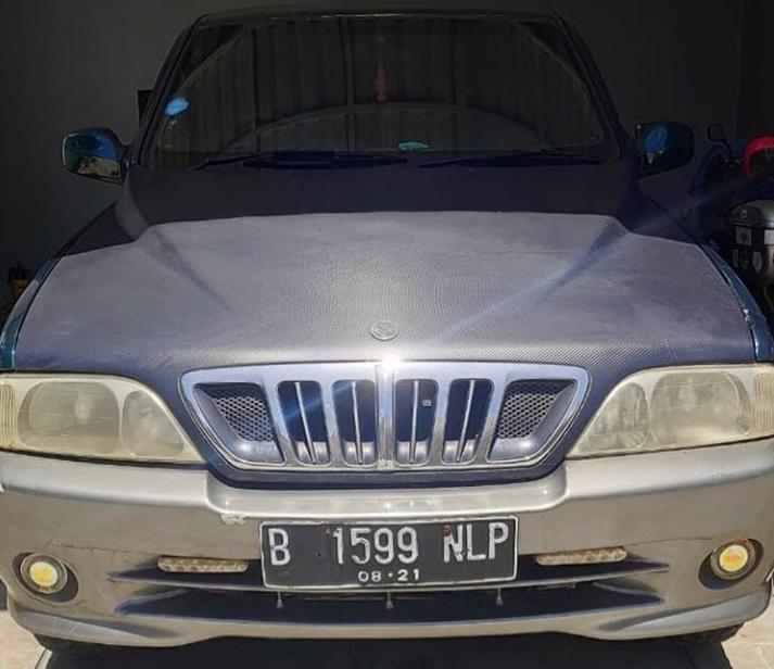 Mobil jadul ayah Nikita Mirzani sebelum dimodif. [Instagram]