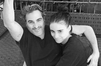 Selamat! Joaquin Phoenix dan Rooney Mara Dikaruniai Anak Pertama