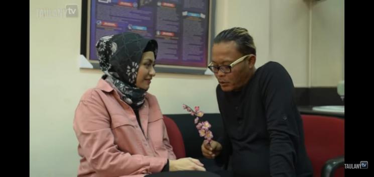 Sule lamar Nathalie Holscher di depan Andre Taulany (YouTube/Taulany TV)