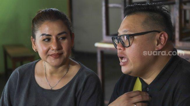 Reza Bukan dan istrinya, Serevina Silaen (MataMata.com/Alfian Winanto)
