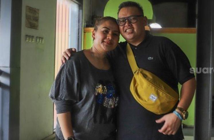 Reza Bukan dan istrinya, Serevina Silaen (MataMata.com/Alfian Winanto)
