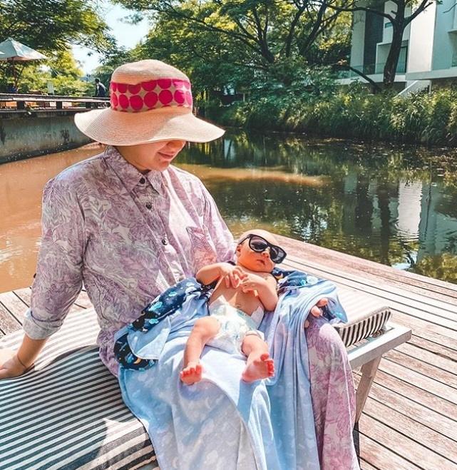 Irish Bella saat menjemur Air Rumi Akbar 1453. [capture Instagram]