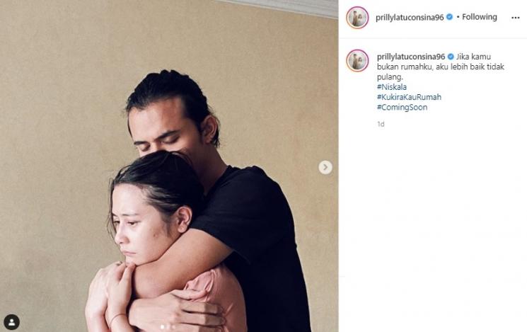 Prilly Latuconsina dan lawan mainnya di film. (Instagram/@prillylatuconsina96)