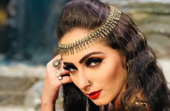 Eksis di Jodha Akbar, 5 Potret Aduhai Lavina Tandon Rebah di Pantai