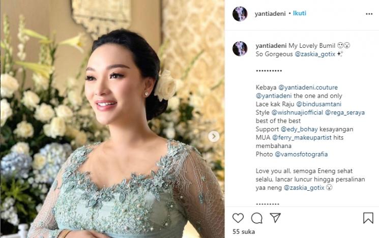 Zaskia Gotik (Instagram.com/yantiadeni)