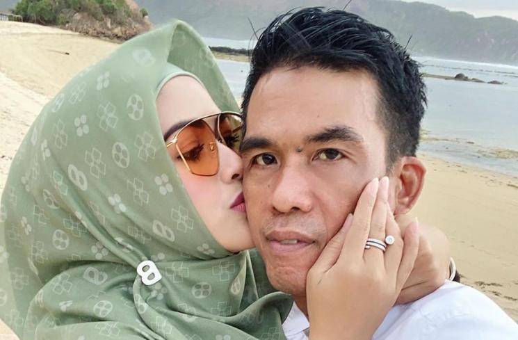 Meggy Wulandari bersama suami baru (Instagram/@meggywulandari_real)