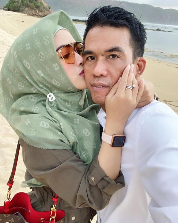 Meggy Wulandari bersama suami baru (Instagram/@meggywulandari_real)
