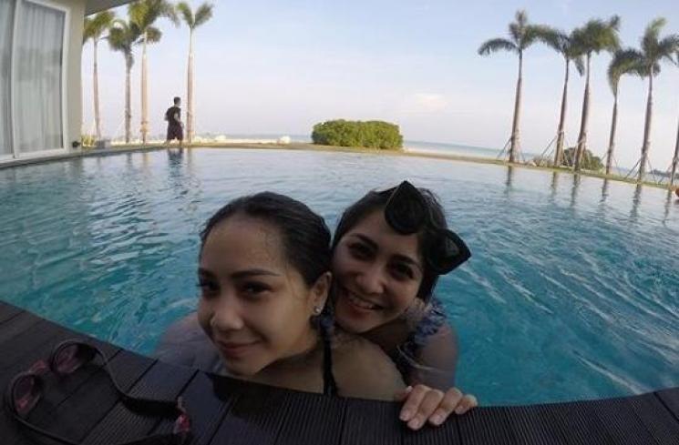 Nagita Slavina dan Caca Tengker. (Instagram/@cacatengker)