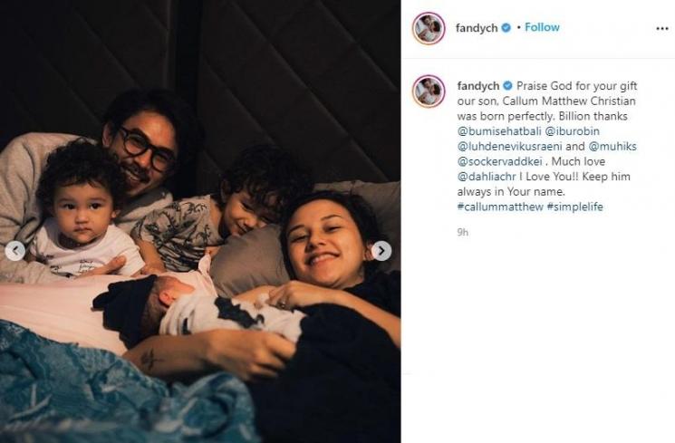 Keluarga Fandy Christian dan Dahlia Poland. (Instagram/@fandych)