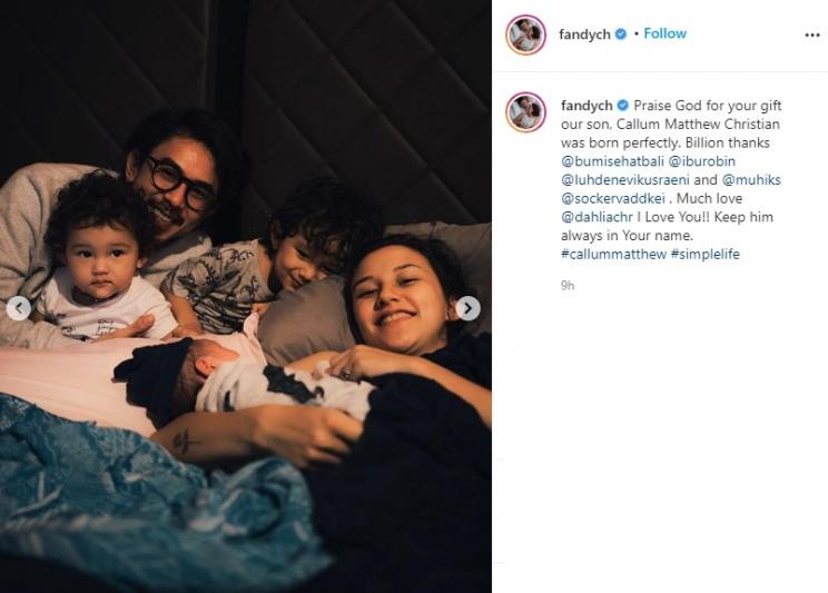 Keluarga Fandy Christian dan Dahlia Poland. (Instagram/@fandych)