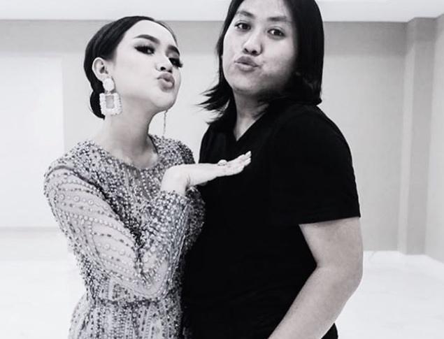 Cita Citata dan almarhum Jeje, asistennya. [capture Instagram @cita_citata]