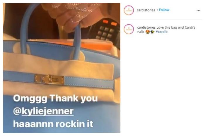 Kylie Jenner beri kado Cardi B. (Instagram/@cardibstories)