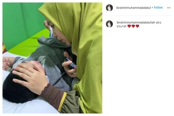 Anak Oki Setiana Dewi sunat di Mall. (Instagram/@ibrahimmuhammadabdul)