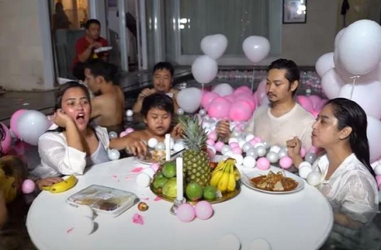 Ultah suami Dewi Perssik. (Youtube/DepeChannel)
