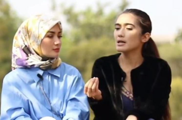 Imel Putri dan Revi Mariska. (Youtube/ReviMariskaReal)