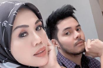 Di Foto Ini Elly Sugigi Mirip Banget Adelia Pasha : Mas Pasha, Jangan Ketuker Ya