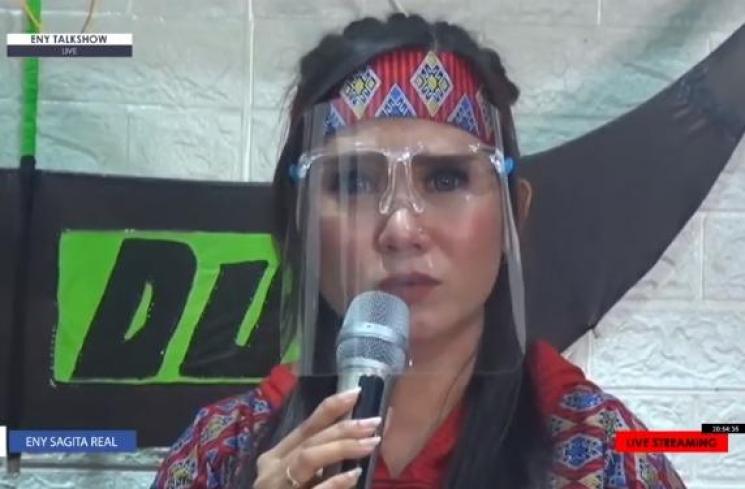 Eny Sagita menangis saat ceritakan Nella Kharisma (Youtube.com/ENYSAGITATV)
