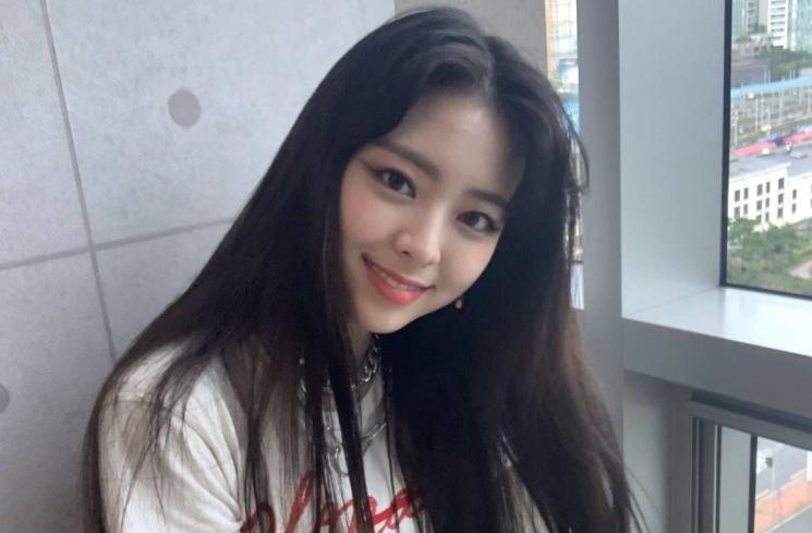 Yuna ITZY (Instagram.com/itzy.all.in.us)