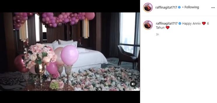 Momen anniversary pernikahan Raffi Ahmad dan Nagita Slavina. (Instagram/@raffinagita1717)