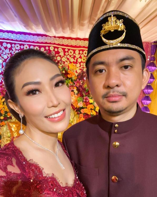 Ayu Dewi dan suami, Regi Datau (Instagram/@mrsayudewi)