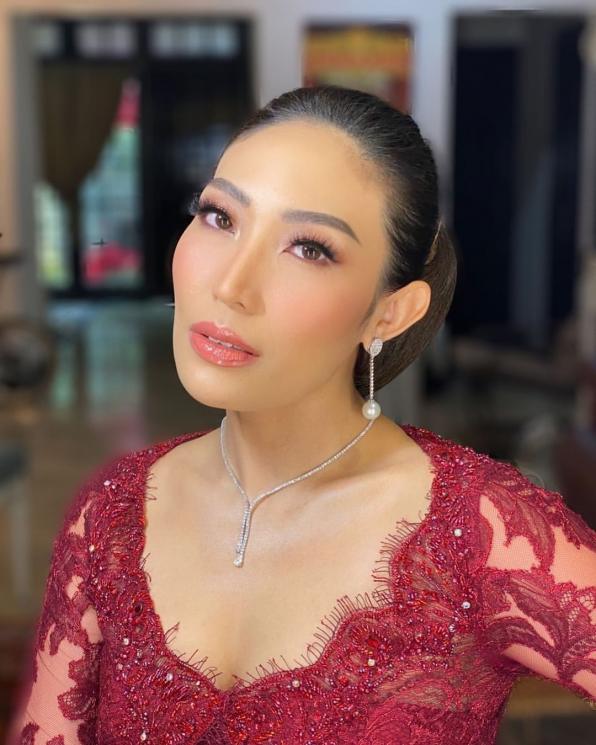 Ayu Dewi (Instagram/@mrsayudewi)