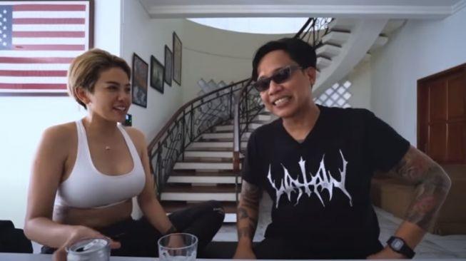 Nikita Mirzani dan Gofar Hilman [YouTube/Crazy Nikmir REAL]