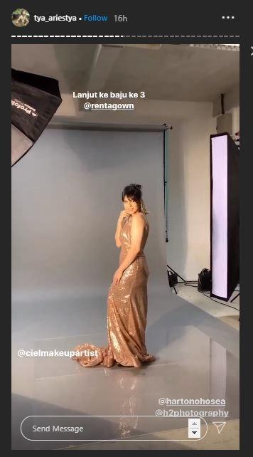 Pemotretan Tya Ariestya. (Instagram/@tya_ariestya)