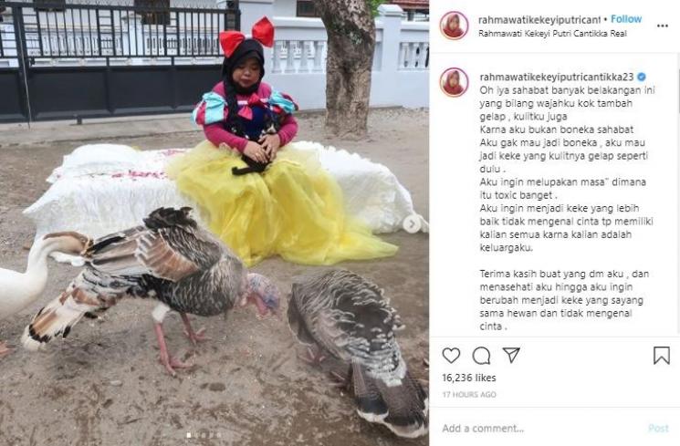 Kekeyi tiduran ala putri salju (Instagram.com/rahmawatikekeyiputricantikka23)