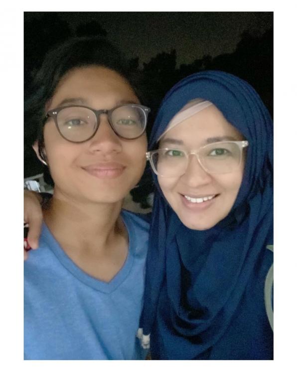 Okie Agustina dan putranya, Kiesha Alvaro. (Instagram/@okieagustina_)