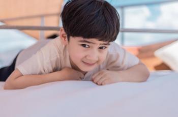 Kembar Beda Usia Nih, Rafathar Mirip Banget Go Kyung Pyo