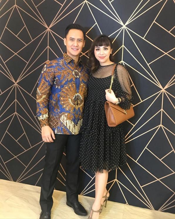 Choky Sitohang dan istrinya, Melissa Aryani. (Instagram/@sitohangchoky)