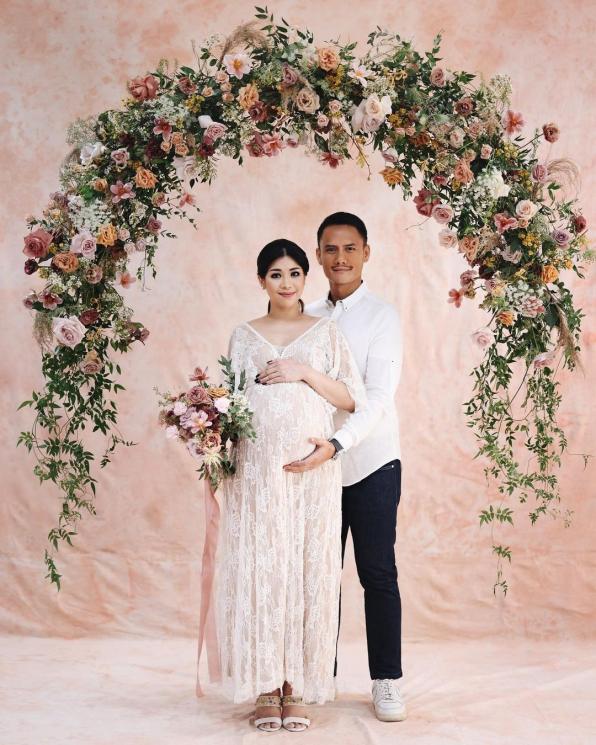 Choky Sitohang dan istrinya, Melissa Aryani. (Instagram/@sitohangchoky)