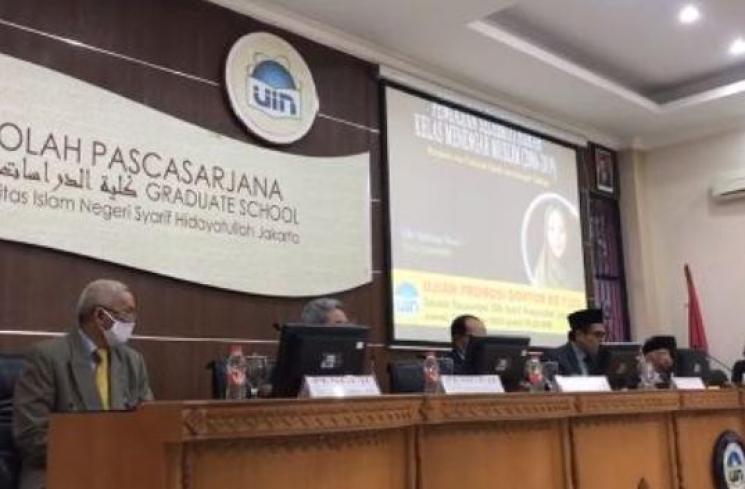 Oki Setiana Dewi raih gelar Doktor. (Instagram/@okisetianadewi)