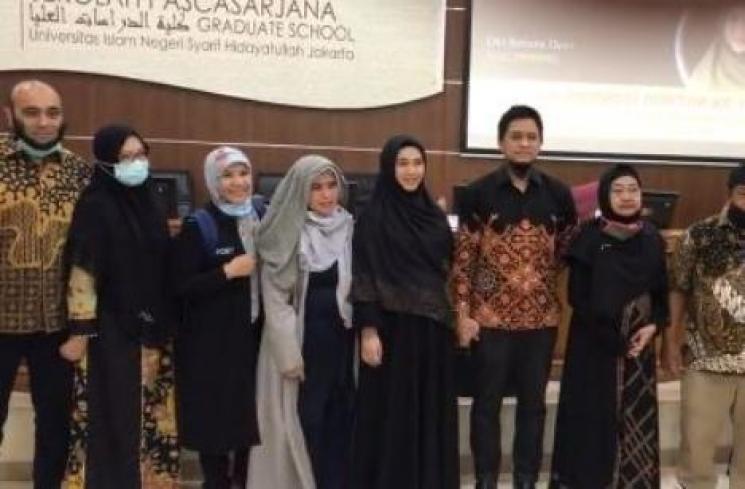 Oki Setiana Dewi raih gelar Doktor. (Instagram/@okisetianadewi)