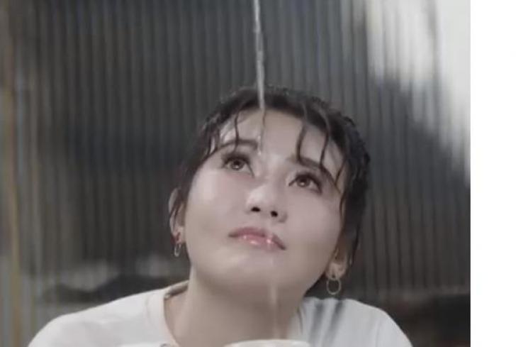 Via Vallen jiplak video klip IU (YouTube.com)