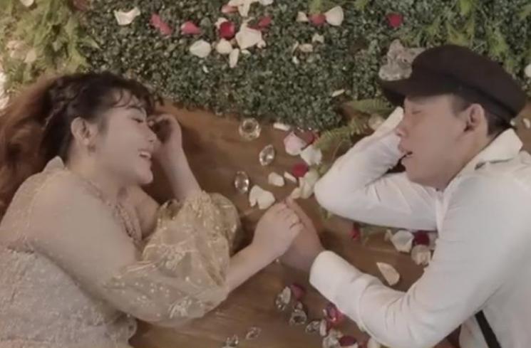 Via Vallen jiplak video klip IU (YouTube.com)