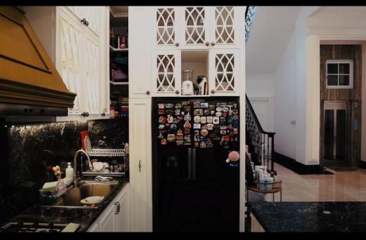Dapur mewah Nindy Ayunda. (Youtube/NindyAyunda)