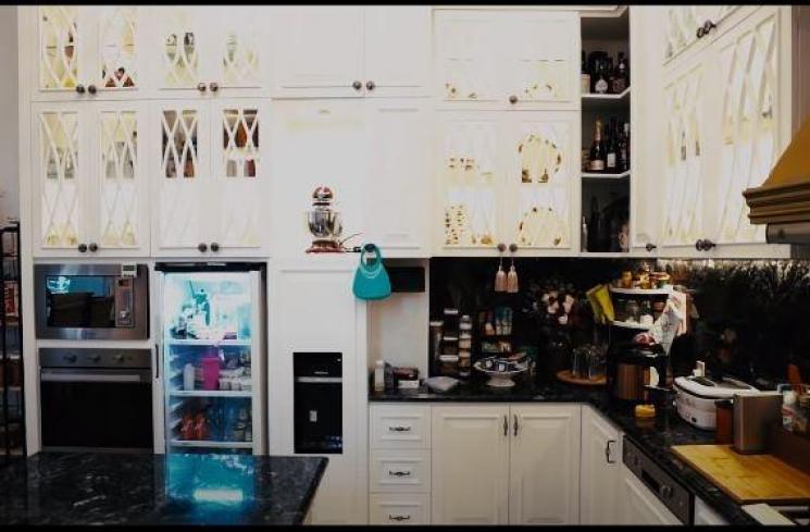 Dapur mewah Nindy Ayunda. (Youtube/NindyAyunda)