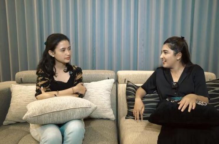 Sarah Menzel, pacar Azriel Hermansyah. (Youtube/TheHermansyahA6)