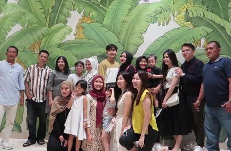 Putri Delina ketemu calon mertua. (Youtube/PutriDelina)