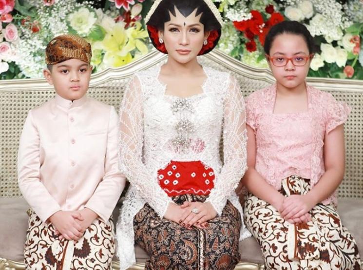Foto pernikahan Tata Janeeta. [capture Instagram @tatajaneetaofficial]