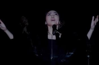 Isyana Sarasvati Gebrak Prambanan Jazz Virtual 2020 dengan Lagu Neo Klasik