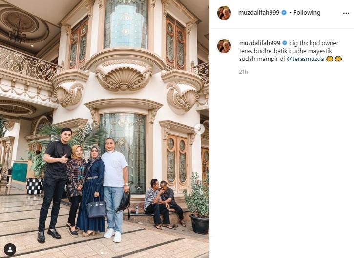 Muzdalifah jadikan rumahnya restoran. (Instagram/@muzdalifah999)