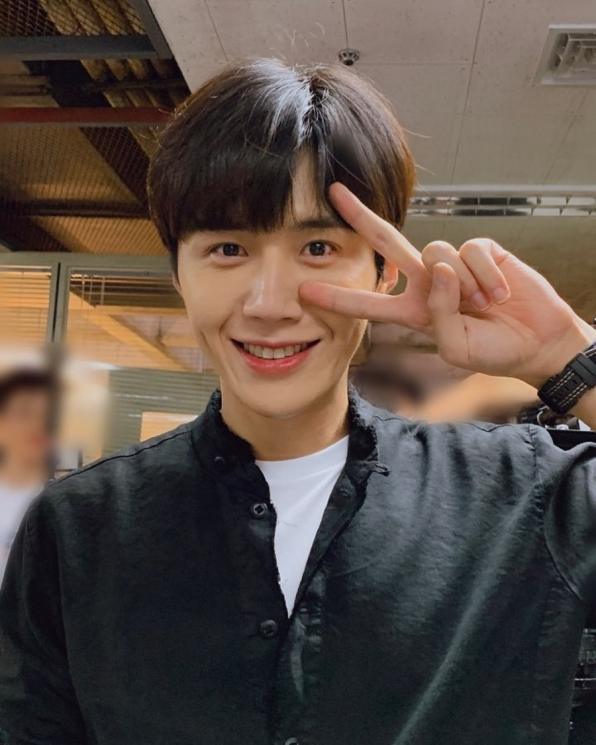 Kim Seon Ho (Instagram.com/seonho_kim)