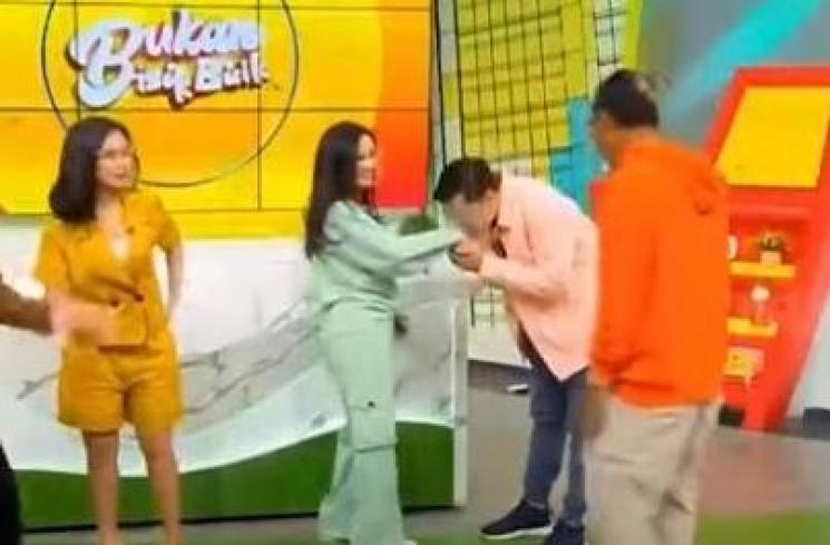 Lutfi Agizal dan Salshadilla Juwita. (Youtube/Trans7Official)