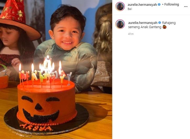 Postingan Aurel Hermansyah dengan caption Bahasa Bali. (Instagram/@aurelie.hermansyah)