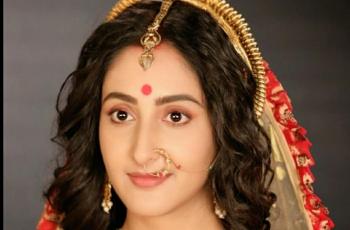 5 Potret Shivya Pathania Tanpa Makeup, Pemeran Shinta di Lava dan Kusha