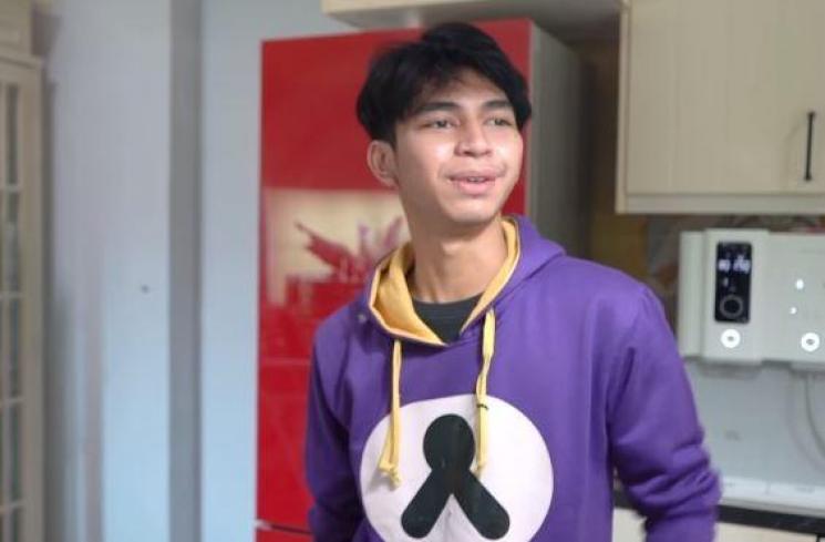 Nagita Slavina coba bakso buatan Dimas Ramadhan. (Youtube/RANSEntertainment)