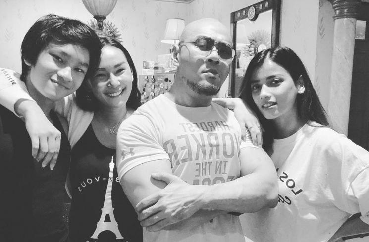 Azka bersama Kalina Ocktaranny, Deddy Corbuzier dan Sabrina Chairunnisa (Instagram/@azkacorbuzier)