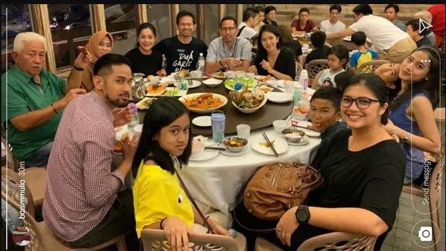 Keluarga Bani Mulia dan Lulu Tobing. (Instagram/@banimmulia)